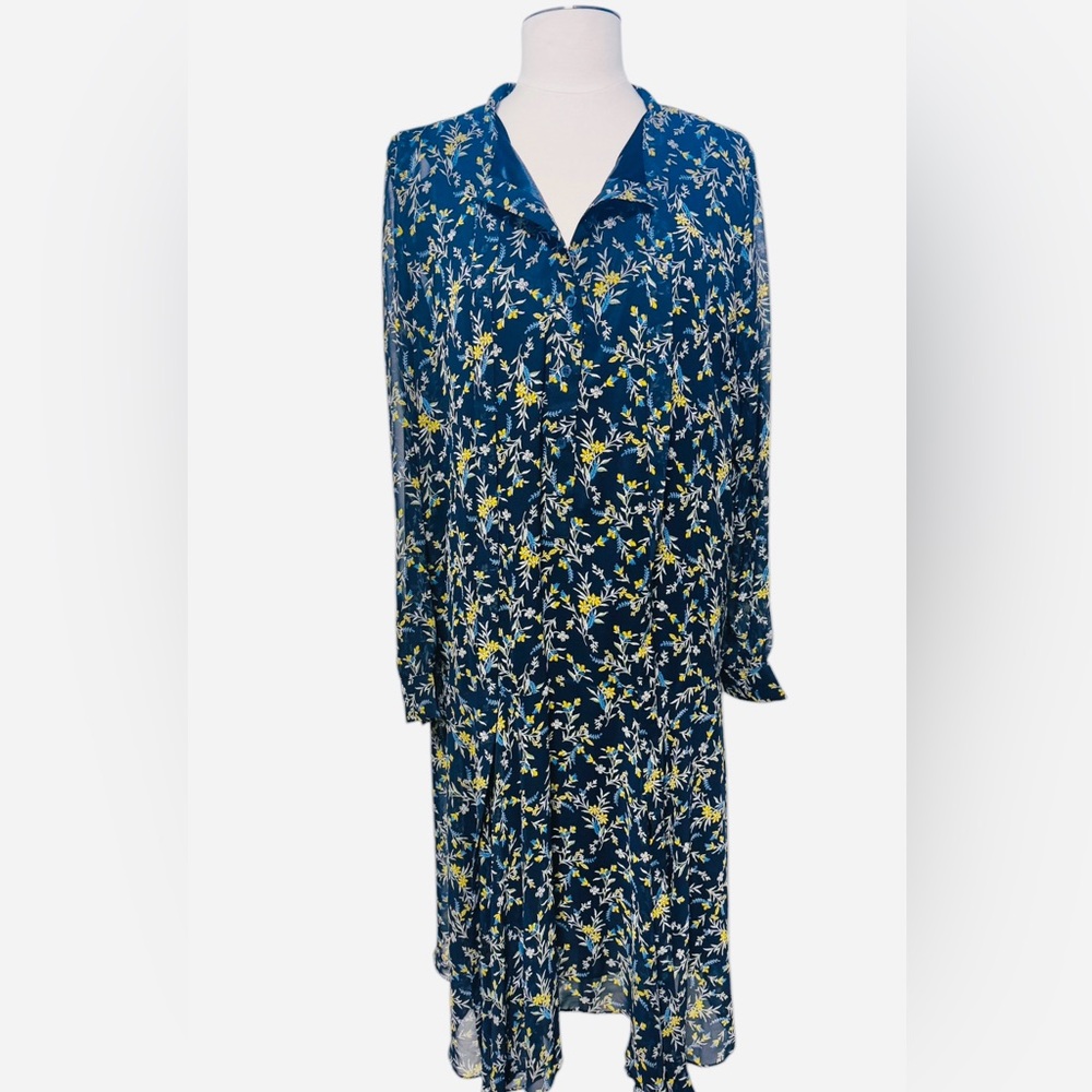Dress By Miel flowy Flowers Approx. Size M